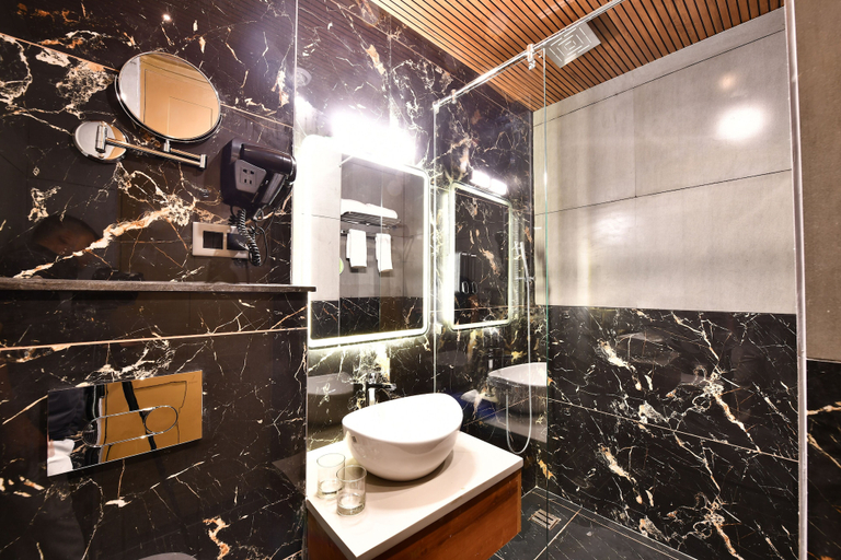 Bathroom 4, Click Collection Grand Gateway Varanasi, Varanasi