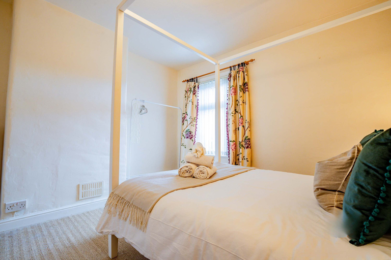 Room 4, Host Stay Over the Bridge Cottage, Herefordshire