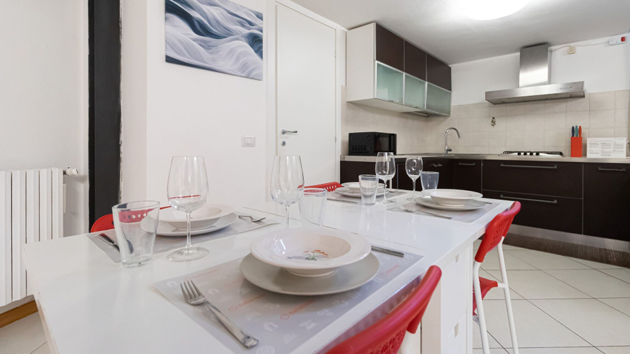 Others 3, Italianway - Isonzo 24, Milano