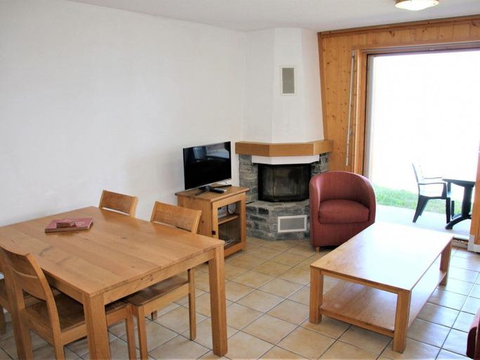 Dining, Cozy Apartment With Valley Views, Sion