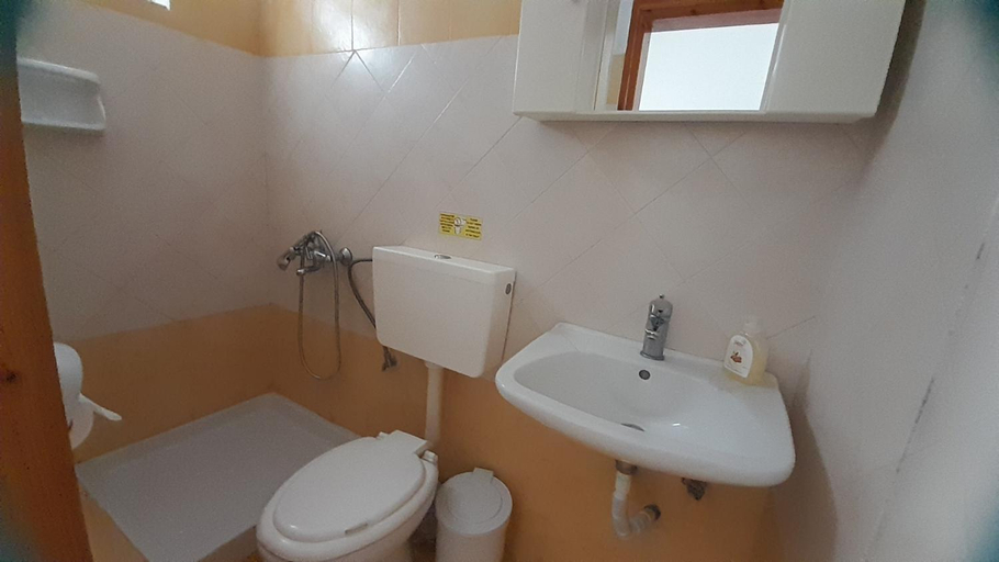 Bathroom 3, Avli Studios, Thessaly