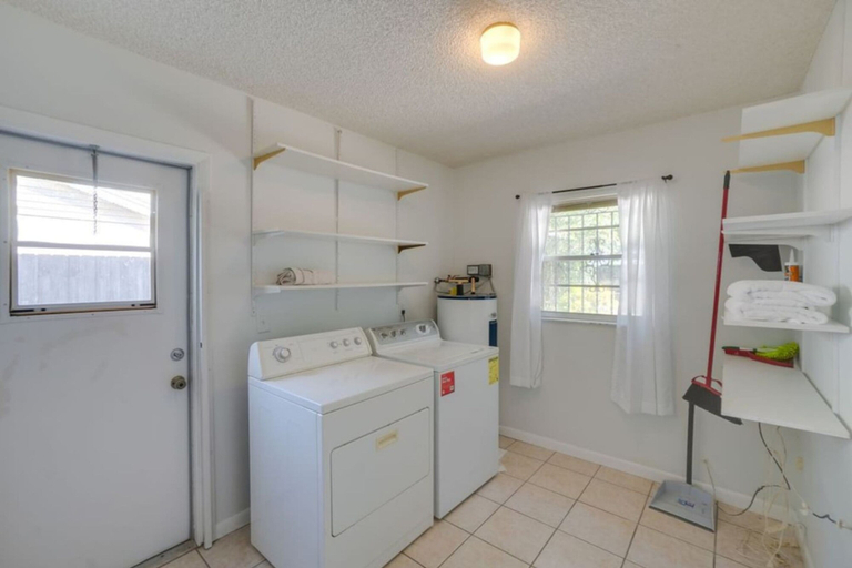 Room 2, Pool Spacious Central Home 7mile to Beach, Hillsborough