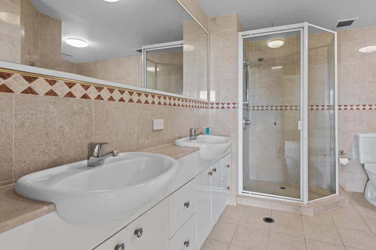 Bathroom 4, The Oasis Apartments, Toowong
