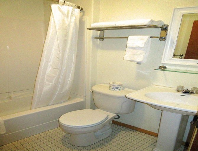 Bathroom 4, Soda Butte Lodge, Park