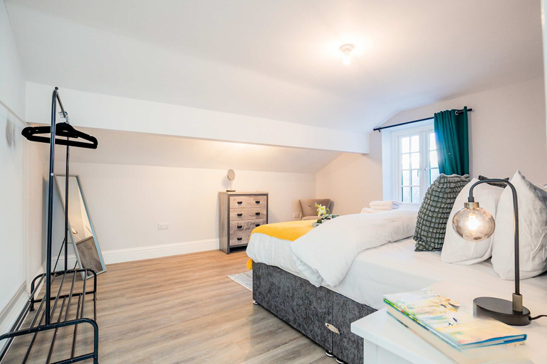 Room 2, Host Stay Bridge Street Apartment, Worcestershire