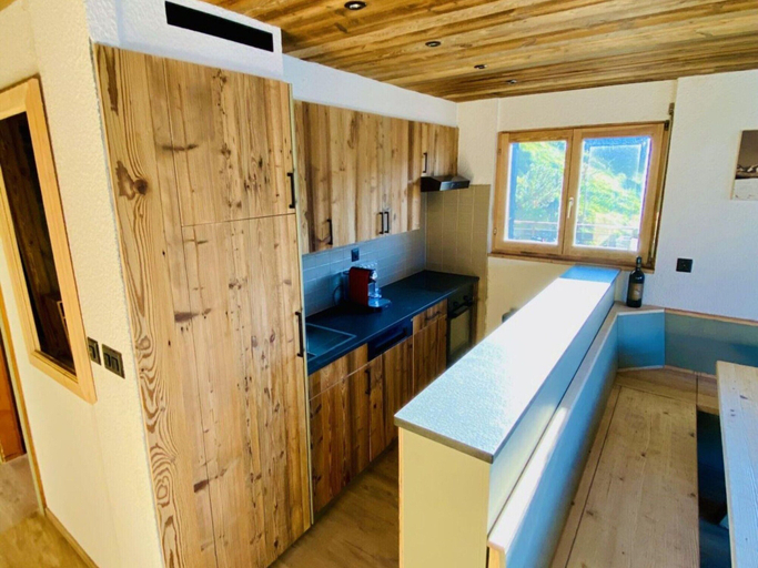 Private kitchen 3, Graceful Apartment Amidst of Mountains, Sion