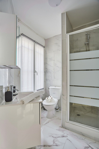 Bathroom 2, Charmant Studio Beaubourg/le Marais 5, Paris