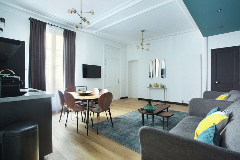 Living area 4, Splendid Apartment Champ de Mars - Eiffel Tower, Paris