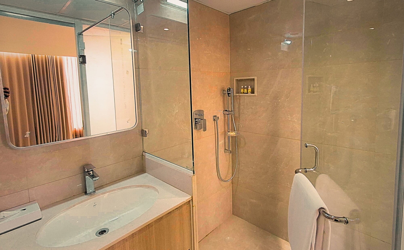 Bathroom 4, Biznotel by Pride Motera, Gandhinagar