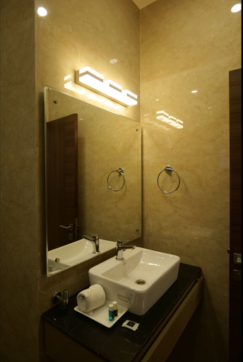 Bathroom 4, Tathastu Wilderness by The Kosi River, Nainital