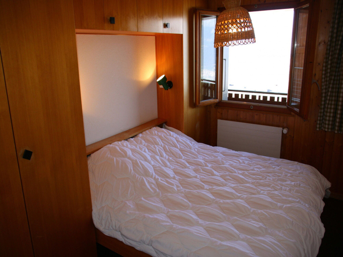 Room, Apartment With Quiet Atmosphere, Sion