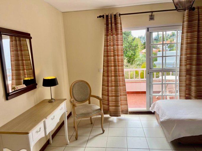 Bedroom 2, Falesia Gardens, Santa Cruz