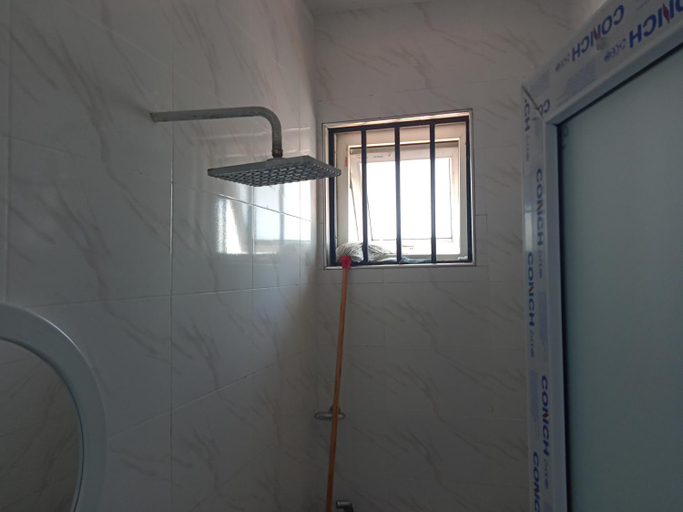 Bathroom 2, HMY Apartment, Nyali