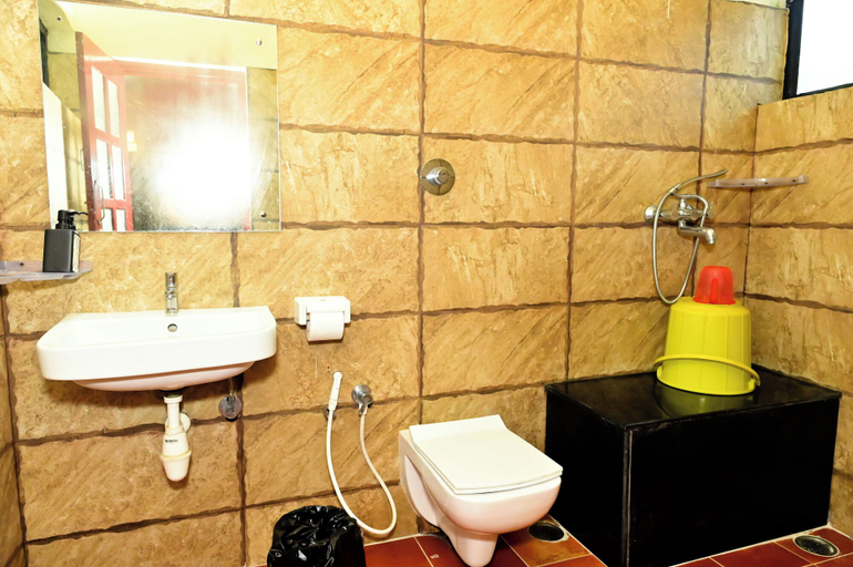 Bathroom 5, TANARYA LUXURY HOMESTAY, Chikmagalur