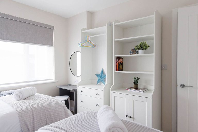 Room 2, Home From Home 3-bed Nr East Wittering Beach, West Sussex
