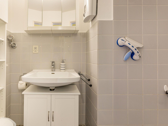 Bathroom 2, Ferienwohnung in Traumhafter Lage, Nordfriesland