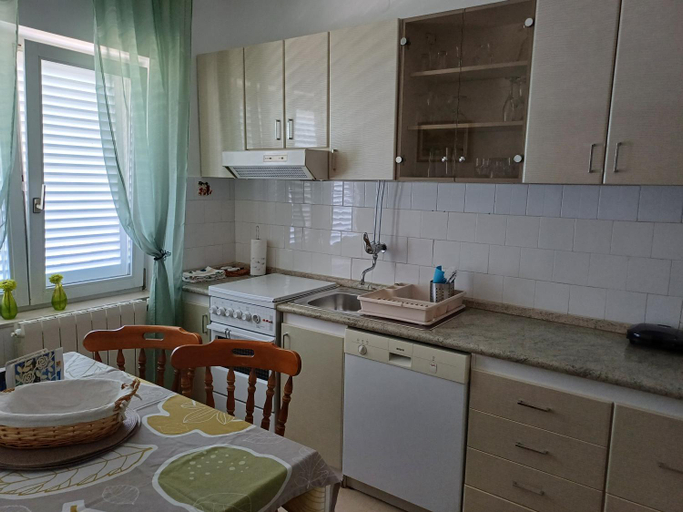 Others 5, Apartmaji Mia, otok Murter, Murter