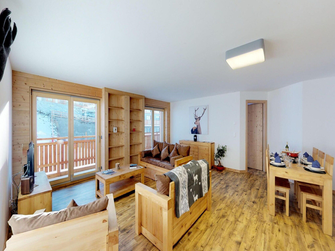 Dining 4, Apartment With Swimming Pool Access, Sion