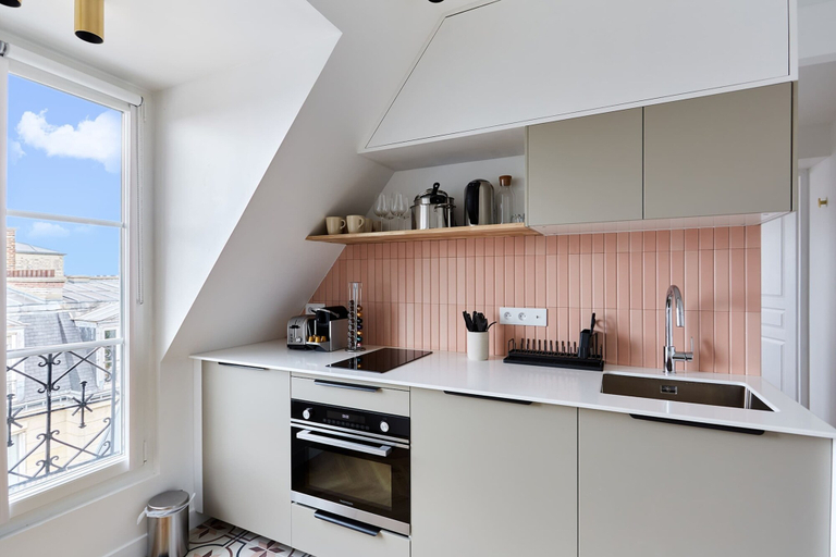 Private kitchen, Superb Apartment Sacre Coeur With Air-conditionner, Paris