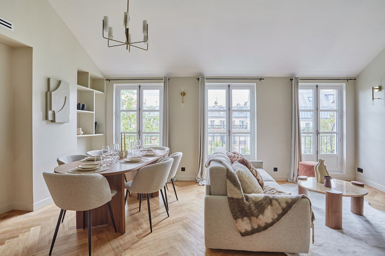 Living area 4, Amazing Apartment Le Marais Center of Paris, Paris