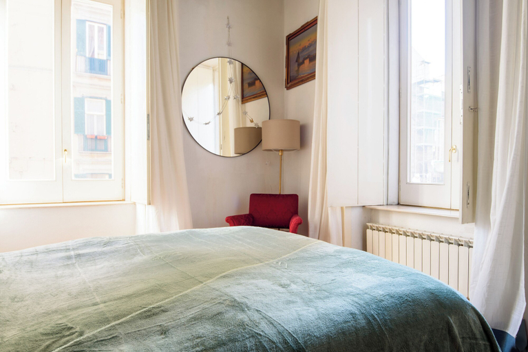 Bedroom 5, Evaref House, Napoli