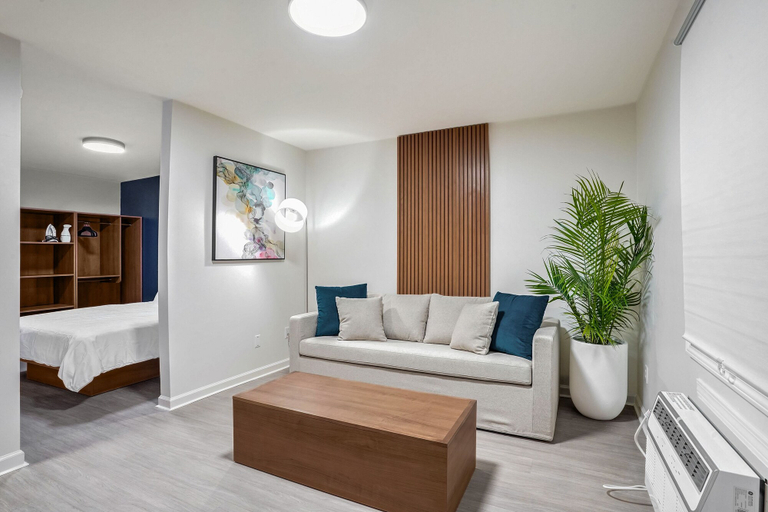 Others 5, Redamo Suites, Jefferson