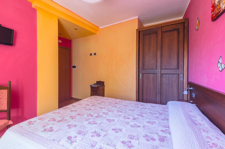 Bedroom 8