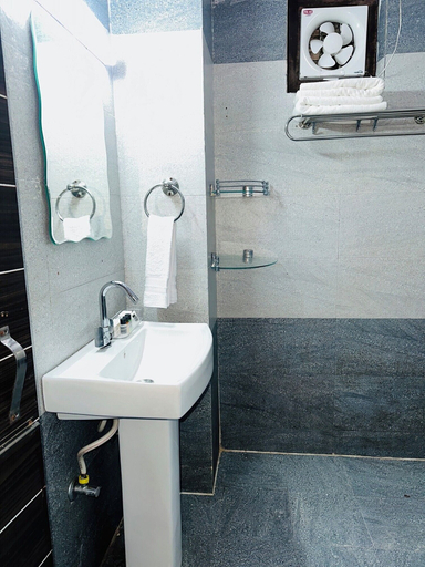 Bathroom 2, Him Holiday Ventures BY Hotel RC, Kangra