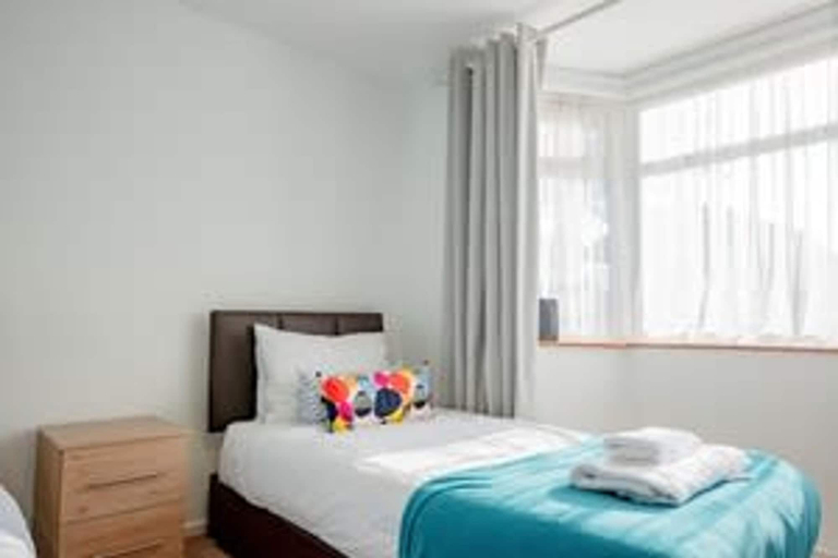 Room 5, Host Stay Lechlade, Sandwell