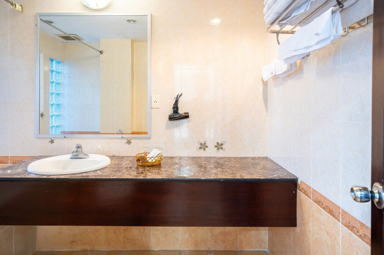 Bathroom 3, Shine Hue Hotel 2, Huế