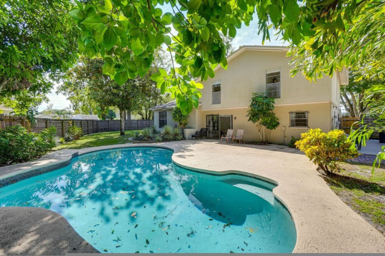 Room 5, Pool Spacious Central Home 7mile to Beach, Hillsborough