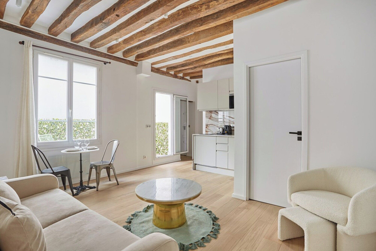 Living area 3, Eiffel Tower Apartment/invalide, Paris