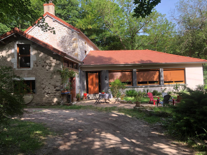 Others 5, Chambres d’hotes sur une ile, Allier