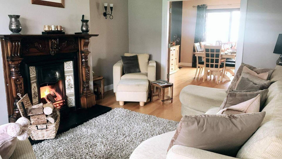 Living area 4, Overlooking Carlingford Lough Modern and Spacious!