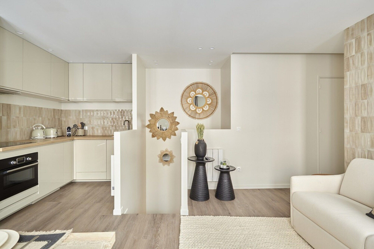 Living area 3, Modern 2 Bedrooms Apartment Le Marais/ Beaubourg, Paris
