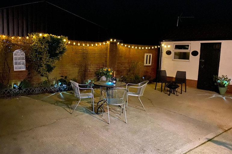 Outdoor dining 4, Paddock View - Snetterton, Norfolk, Norfolk