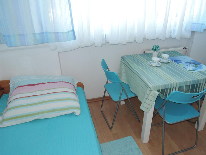Room 3, Holiday Home in Dziwnowek Near Clean Beach, Kamień