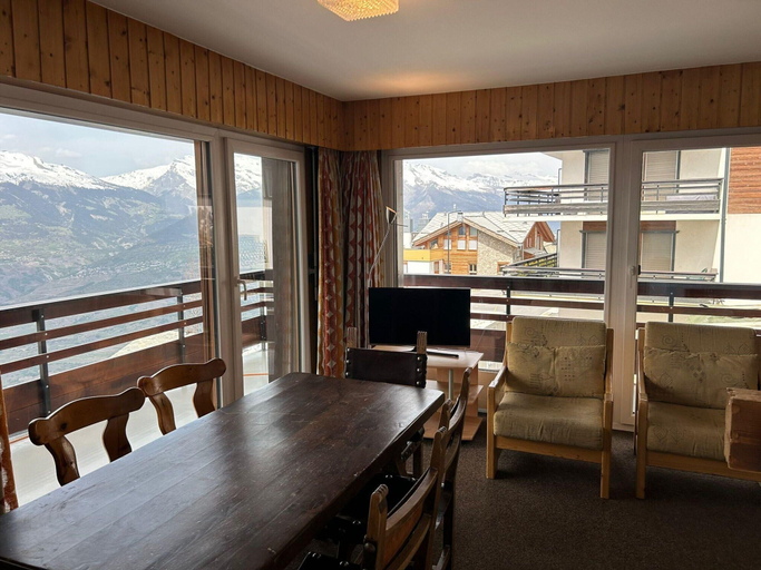 Dining 5, Diablerets D 010 -mountain Apartment 6 Pers, Sion