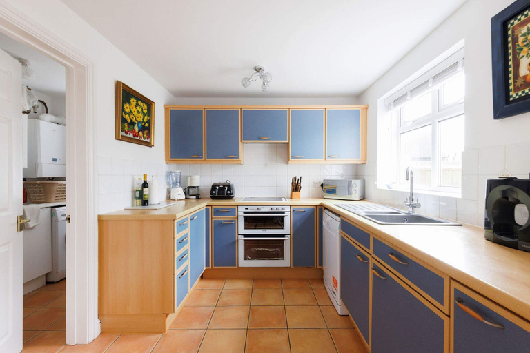 Room 4, Spacious 4-bed Seaside Retreat in Selsey, West Sussex