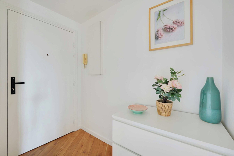 Interior, Bright, Modern Studio for 2P - La Defense, Hauts-de-Seine