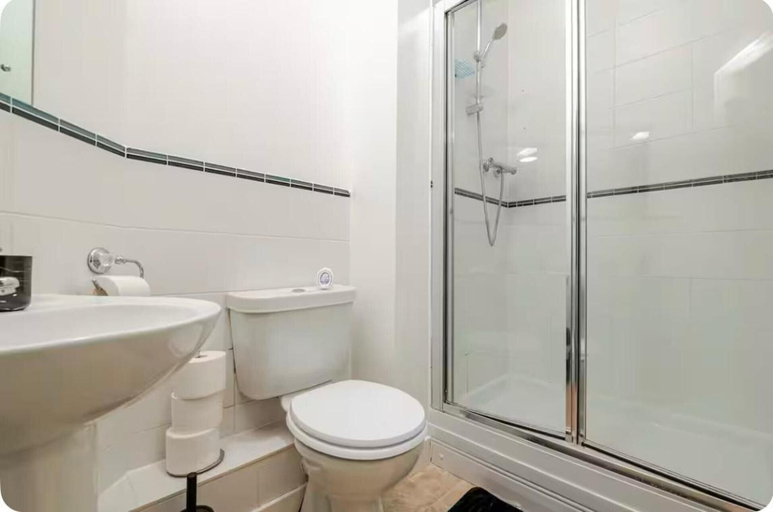 Bathroom 5, 2bed Apt - City Centre With Balcony - Sleeps 6, Southampton
