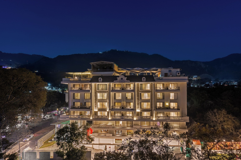 Exterior & Views