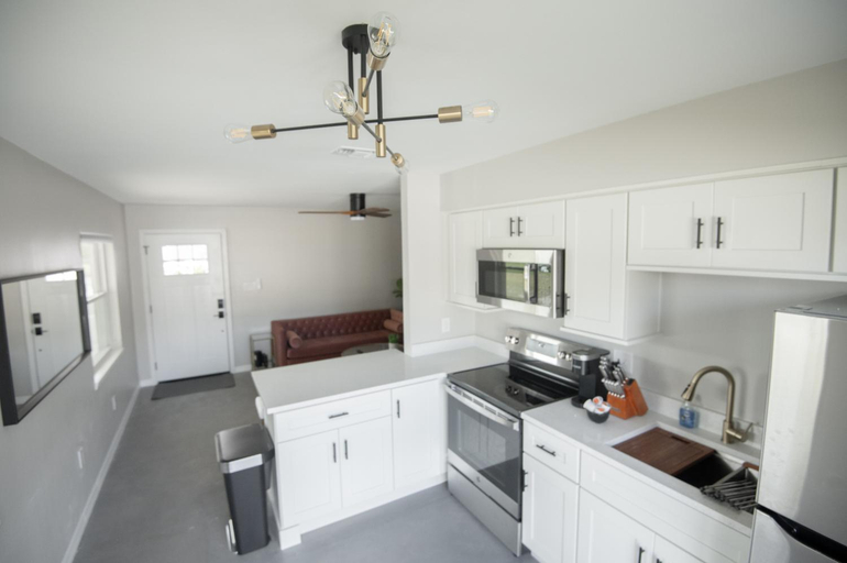 Others 5, Buchanon Bungalows, Orange