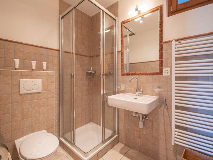 Bathroom 5, Chalet in Veysonnaz With hot tub, Conthey