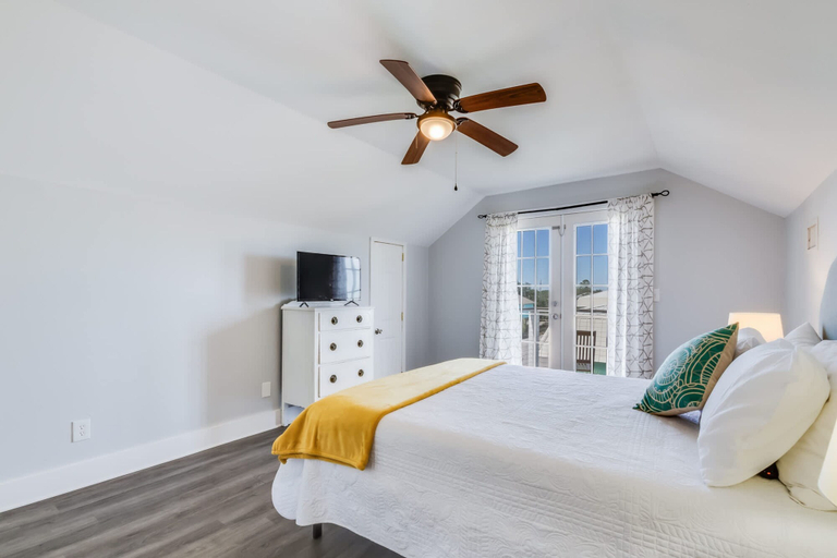 Room 3, Sel De Vie 6 BR Sleeps 18 dog Friendly, Baldwin