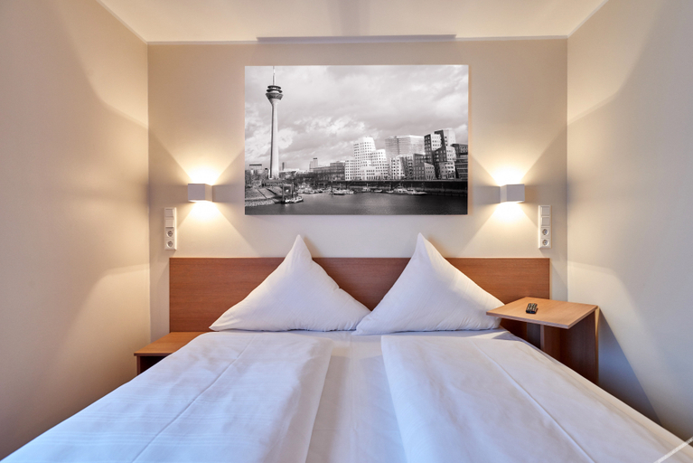Bedroom 4, McDreams Hotel Dusseldorf-City, Düsseldorf