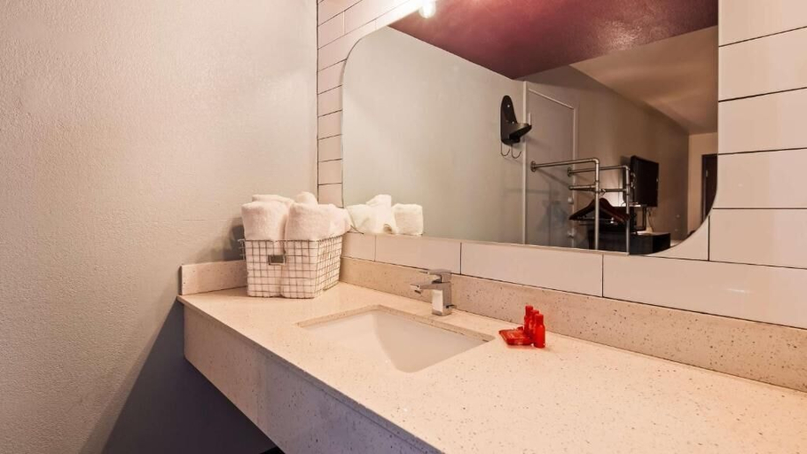 Bathroom 5, Downtown Phoenix Hotel, Maricopa
