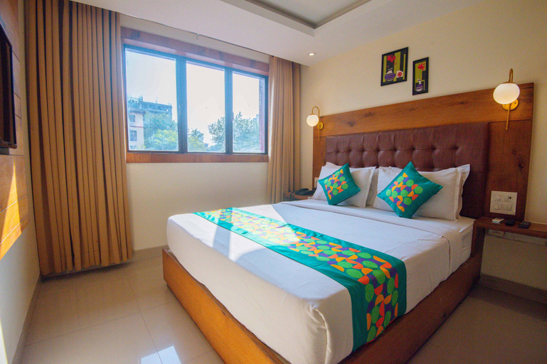 Bedroom 1, Treebo Anam International, Mumbai City