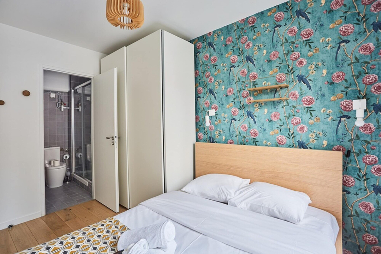 Room 2, Apartment Boulogne facing the "Passage", Hauts-de-Seine