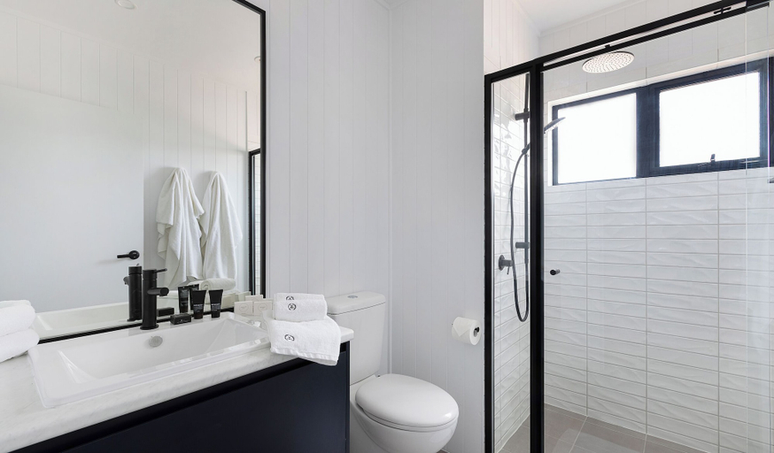 Bathroom, Whitton Malt House, Leeton